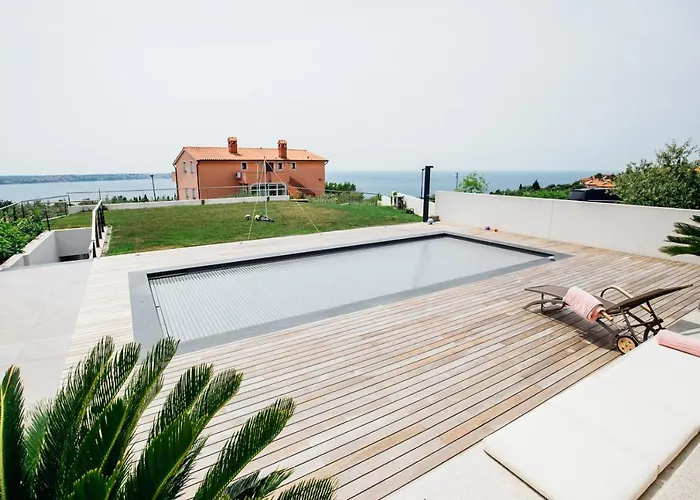 ヴィラ Kraljica ポルトローシュ